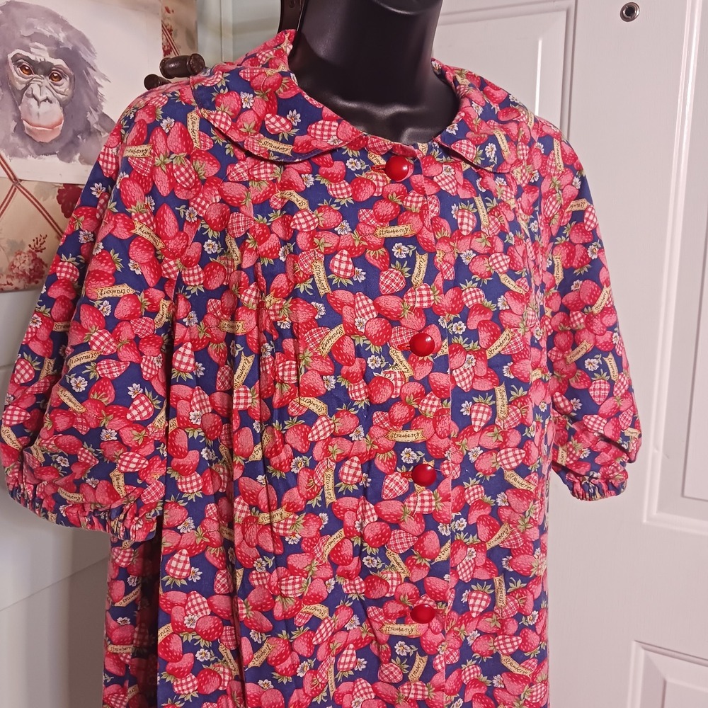 VTG House Coat Red Strawberry Floral print Button front Pocket 2XL Cottagecore